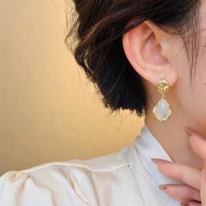 Casca's Gold Teardrop Earrings