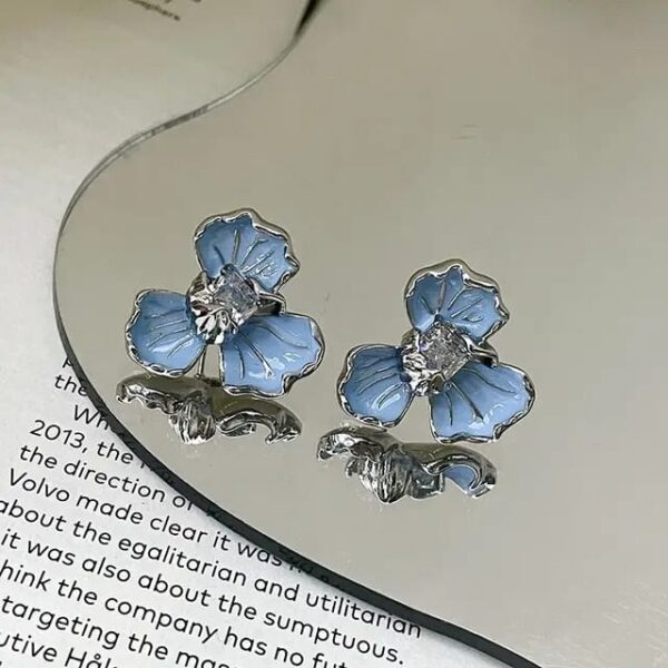 Casca's Petal Earrings