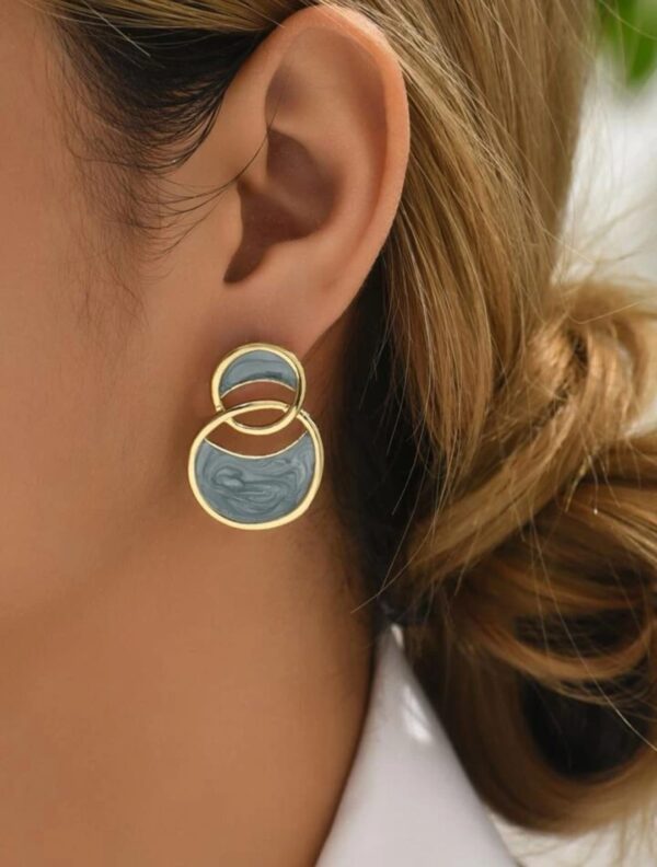 Casca's Captivating Blue Resin Earrings