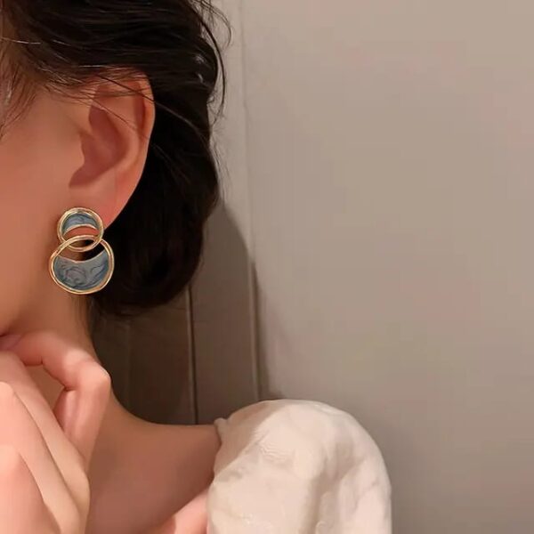 Casca's Captivating Blue Resin Earrings - Image 2