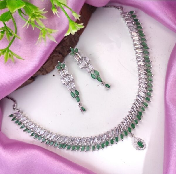 Casca's Leaf AD Necklace