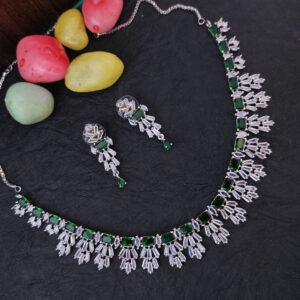Casca's Wink AD Necklace - Green