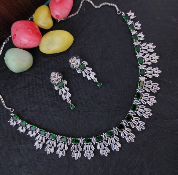 Casca's Wink AD Necklace - Green