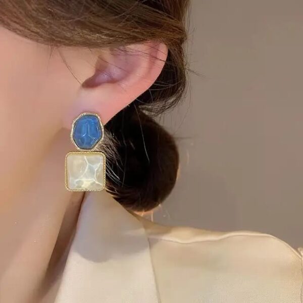 Casca's Duo Earrings - Image 4
