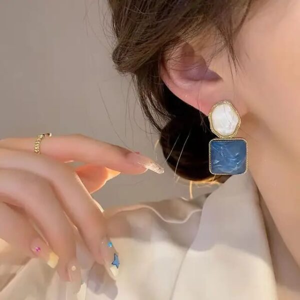 Casca's Duo Earrings - Image 3