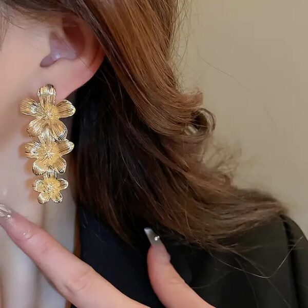 Casca's Golden Bloom Earrings - Image 4