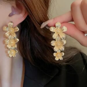Casca's Golden Bloom Earrings