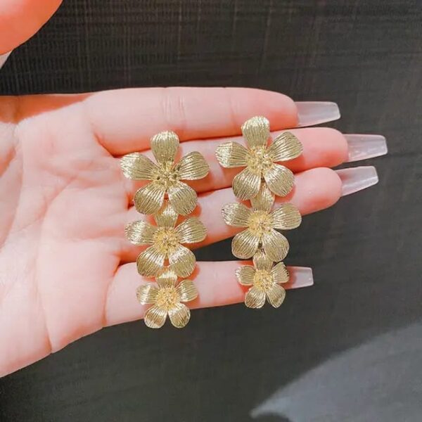Casca's Golden Bloom Earrings - Image 3