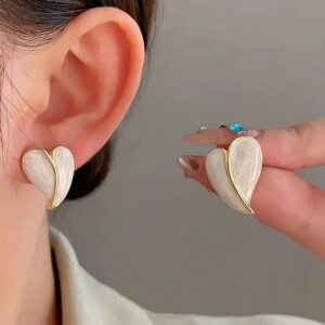 Casca's Heart Resin Earrings - White