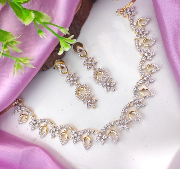 Casca's Bright AD Necklace - Gold