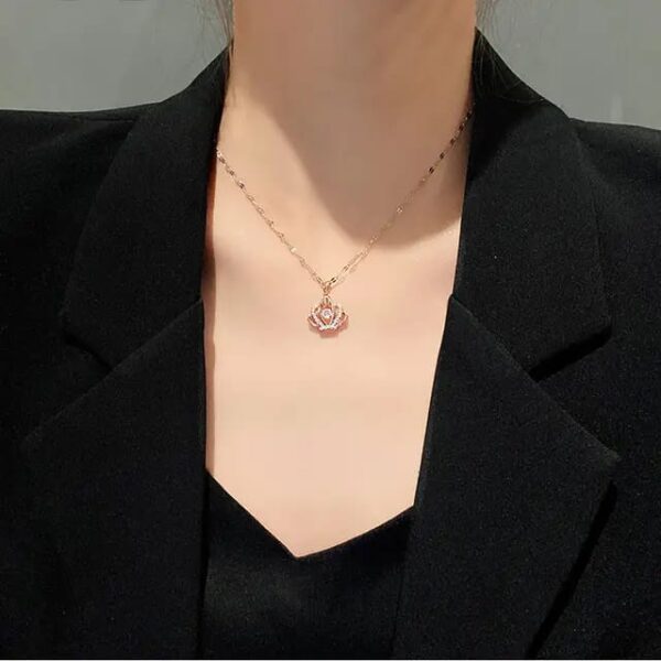Casca's Rose Gold Crown Chain - Image 4