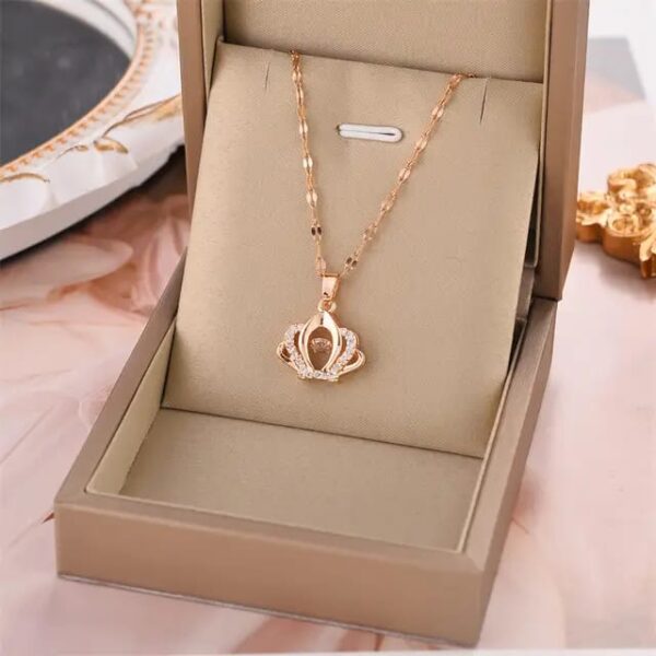 Casca's Rose Gold Crown Chain - Image 2