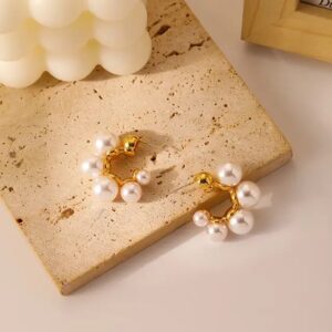 Casca's Semi Round Pearl Hoops