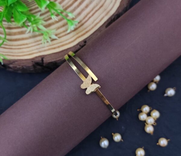 Casca's Golden Shimmer Bracelet