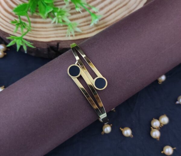 Casca's Golden Chic Bracelet
