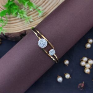 Casca's Golden White Bracelet