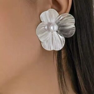 Casca's Metallic touch earrings
