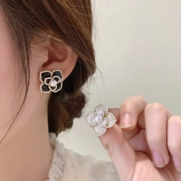 Casca's Pearl Flower Studs - Ivory - Image 3
