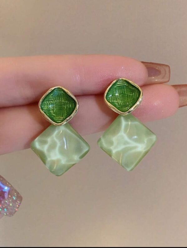 Casca's two-tone vibrant Earrings - Green