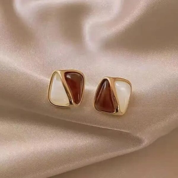 Casca's Crystal Brown Earrings - Image 3
