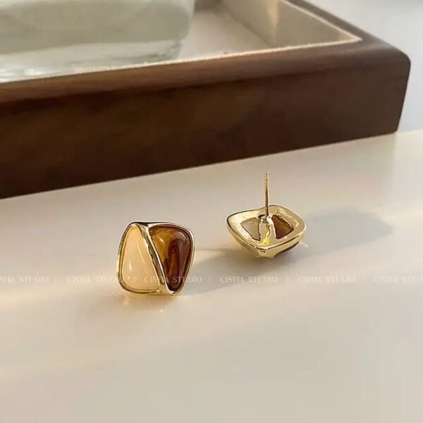 Casca's Crystal Brown Earrings - Image 2